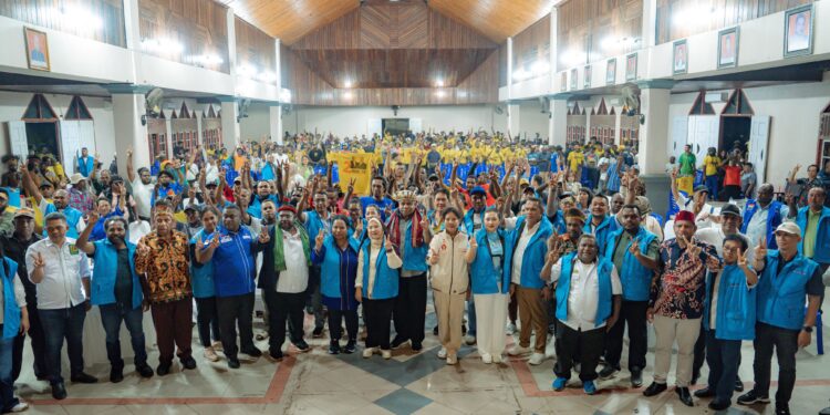 Deklarasi Lapago – Mepago Disertai Penobatan Matius Fakhiri Sebagai Kepala Suku