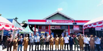 Gubernur Papua Tengah Serahkan Akte Koperasi, Tegaskan Koperasi Merah Putih sebagai Pilar Ekonomi