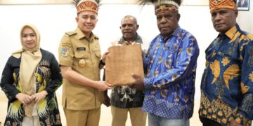 Agus Fatoni Silaturahmi bersama FKUB dan PGGP, Ajak Tokoh Adat dan Pemuka Agama Sukseskan PSU dan Jaga Kedamaian Papua