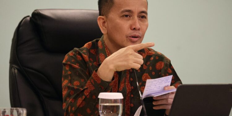 Pj Gubernur Papua Agus Fatoni Pimpin Rapat OPD Hingga Tengah Malam