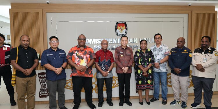 Pj Gubernur Papua Agus Fatoni Kunjungi Kantor KPU Guna Pastikan Kesiapan PSU