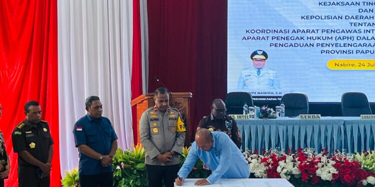 Penandatanganan Perjanjian Kerja Sama Koordinasi APIP dan APH di Provinsi Papua Tengah
