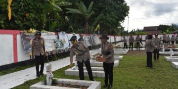 Jelang HUT Polwan ke-77, Polwan Polda Papua Tengah Gelar Upacara Ziarah di TMP Kusuma Bangsa