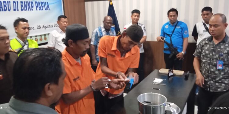 BNN Papua Musnahkan 8,6 Gram Sabu dari 2 Pelaku yang Berhasil Diamankan