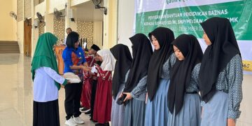 81 Siswa Mustahik Terima Beasiswa Nabire Cerdas Rp 59 Juta