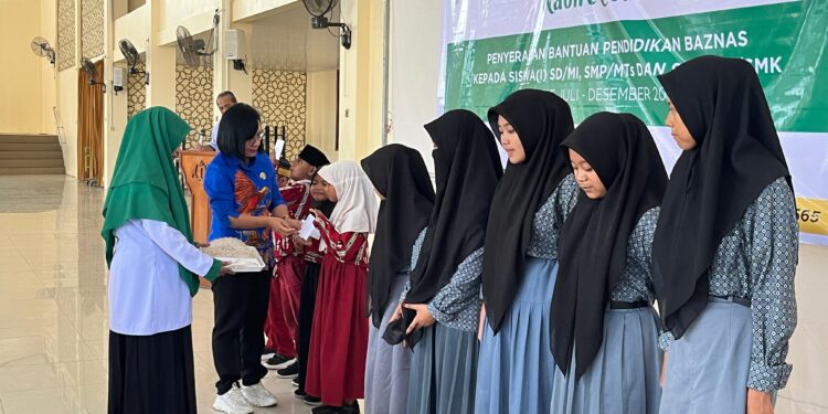 81 Siswa Mustahik Terima Beasiswa Nabire Cerdas Rp 59 Juta