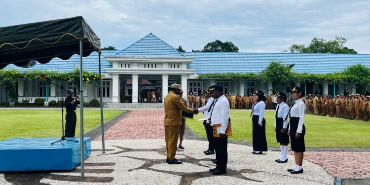 Bupati Nabire: ASN yang Tidak Bertugas Akan Diberi Teguran, Tahan Gaji, hingga Pemecatan