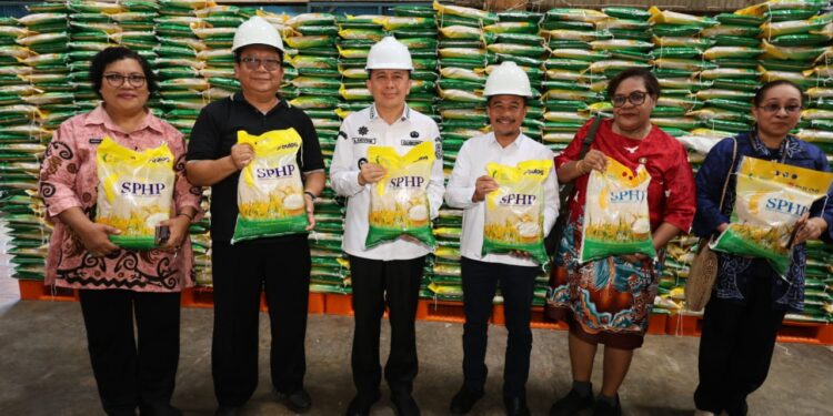 Pj Gubernur Papua Agus Fatoni Sidak Gudang Beras, Kepala Bulog: Harga Stabil dan Stok Beras Cukup Sampai 4 Bulan Kedepan