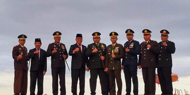 Wakil Bupati Burhanuddin Pawennari Ikuti Prosesi Tabur Bunga di Laut