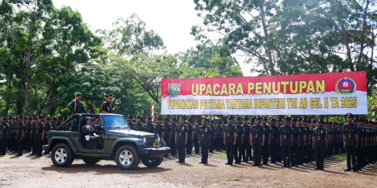 LANTIK 1.194 PRAJURIT TNI AD, PANGDAM CENDERAWASIH : JADILAH PRAJURIT YANG DICINTAI DAN MENCINTAI RAKYAT