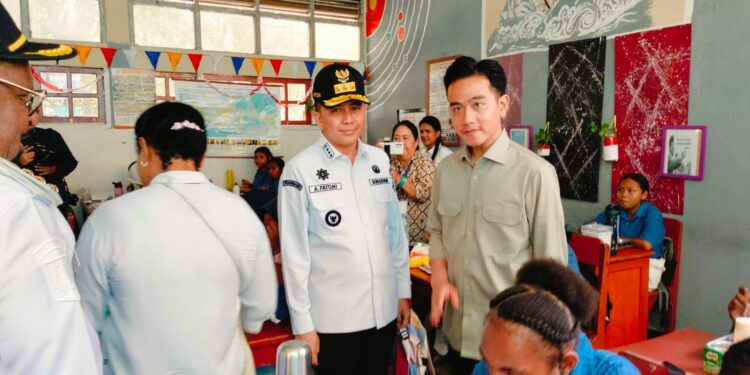 Tinjau Pelaksanaan MBG, Wapres Gibran Rakabuming di Dampingi Pj. Gubernur Papua Agus Fatoni