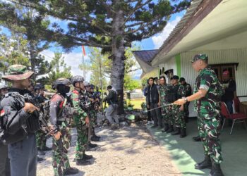 Tanggapi Situasi Elelim, Dandim 1702/Jayawijaya Pimpin Pasukan Pengamanan dan Bawa Bantuan Logistik