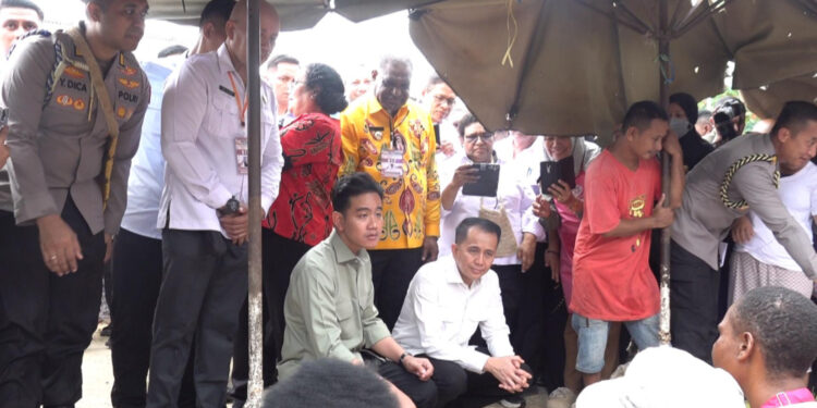 Disambut Antusias Pedagang, Wapres dan Pj Gubernur Papua Agus Fatoni Kunjungi Pasar Induk Yotefa