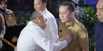 Kedua kalinya, Pj Gubernur Papua Agus Fatoni Terima Penghargaan PIN Emas dari Kapolri