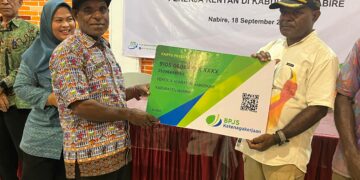 BPJS Ketenagakerjaan Sosialisasi dan Serahkan Kartu Peserta