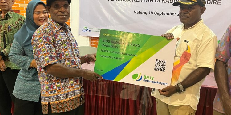 BPJS Ketenagakerjaan Sosialisasi dan Serahkan Kartu Peserta