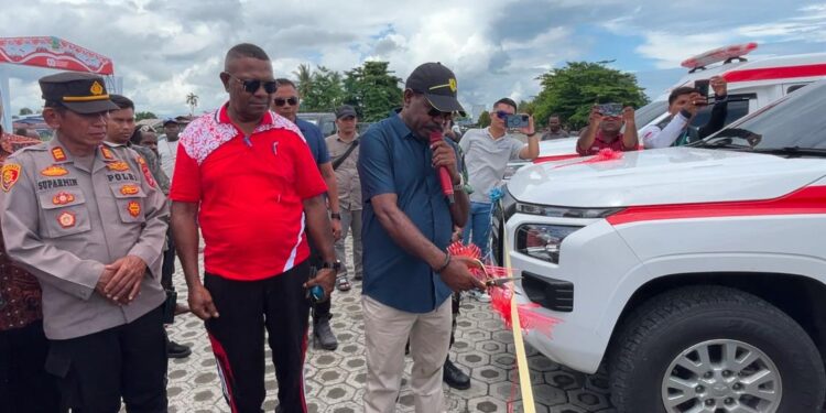 Bupati Mesak Magai Resmikan Penyerahan 7 Speedboat dan 3 Mobil Ambulance di Nabire