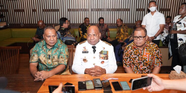 Usai Dilantik Gubernur dan Wakil Gubernur Papua Nyatakan Siap Bekerja