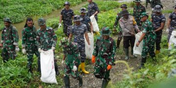Bersih Bersama, Kodam XVII/Cenderawasih Gelar Karya Bakti di Pasar Youtefa dan Kali Siburogoni