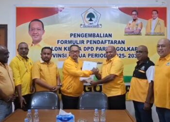 Mathius D. Fakhri Resmi Kembalikan Berkas Pencalonan Ketua DPD Golkar Papua