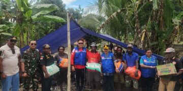 Pemda Nabire Serahkan Bantuan kepada Warga Terdampak Banjir di Lima Kampung