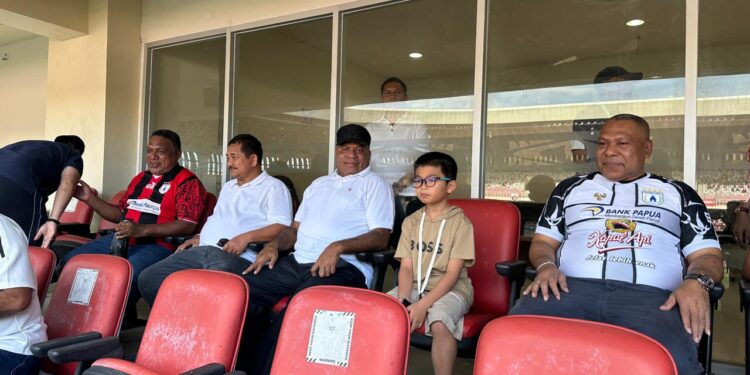 Gubernur dan Wakil Gubernur  Hadiri Laga Persipura Jayapura vs Barito Putera, Dukung Olahraga Papua