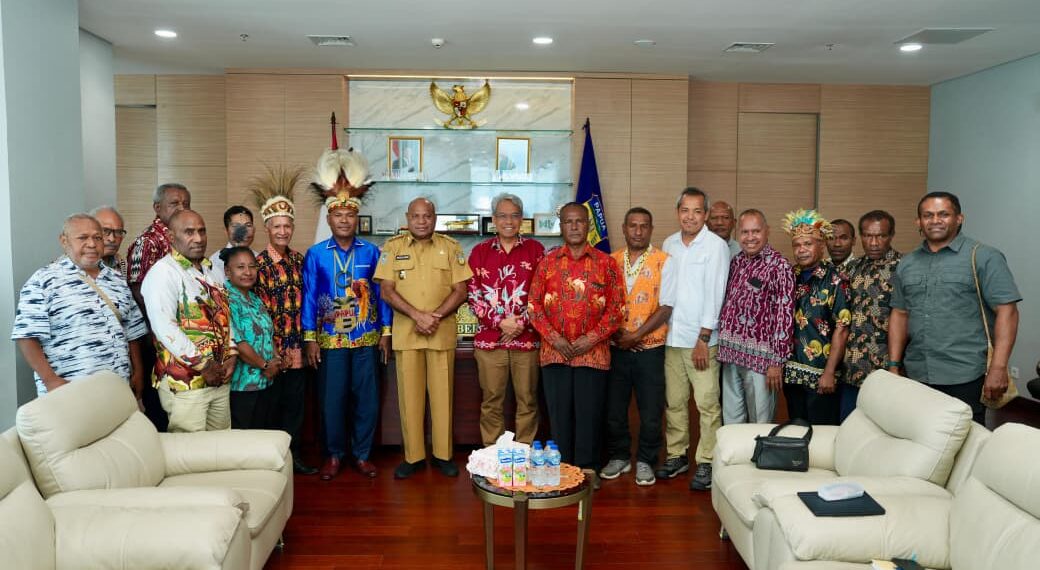 Pertemuan Kementerian Kehutanan, Forum Adat Tabi Saireri, dan Gubernur Papua terkait Pemusnahan Mahkota Cenderawasih