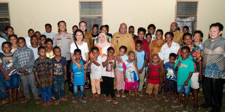 Pertemuan Kementerian Kehutanan, Forum Adat Tabi Saireri, dan Gubernur Papua terkait Pemusnahan Mahkota Cenderawasih