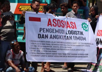 Asosiasi Driver Logistik Papua Tengah Gelar Aksi Damai di Pantai Nabire Tuntut Perbaikan Infrastruktur dan Keamanan