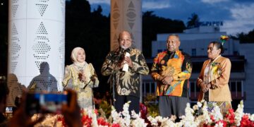 Gubernur Papua Resmikan 250 Titik Starlink dalam Pesta Rakyat Papua 2025