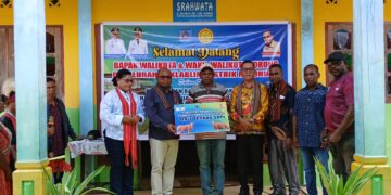 Pemkot Sorong Serahkan 40 Ekor Sapi dan Alsintan untuk Meningkatkan Kesejahteraan Masyarakat OAP di Distrik Kalurung dan Sorong Timur