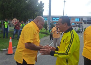 Kedatangan Ketum DPP Golkar Disambut Hangat oleh Matius Fakhiri