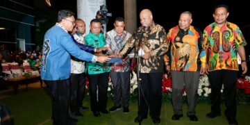 Gubernur Papua Resmikan 250 Titik Starlink dalam Pesta Rakyat Papua 2025