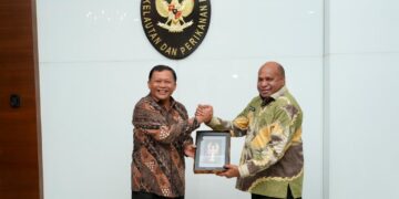 Gubernur Papua Matius Fakhiri Ajak Kementerian KKP Sinergi, Bidik PAD dari Pesisir dan Pariwisata