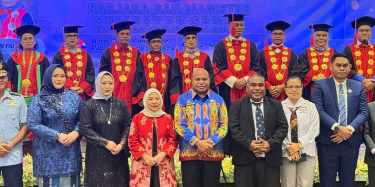 Wisuda Sarjana dan Magister Universitas Doktor Husni Ingratubun Hadirkan Gubernur Papua sebagai Tamu Kehormatan