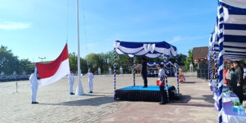 Walikota Sorong Pimpin Upacara HUT ke-80 PGRI dan Hari Guru Nasional 2025