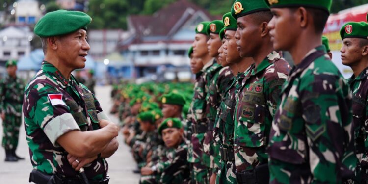 Pangdam XVII/Cenderawasih Sambut 3 Yonif TP Baru: “Hanya Prajurit Terbaik yang Bertugas di Tanah Papua”
