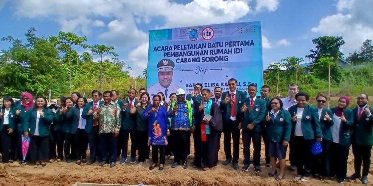 IDI Cabang Sorong Periode 2025–2028 Resmi Dilantik, Gubernur Elisa Kambu Tegaskan Tidak Ada Pasien Boleh Ditolak