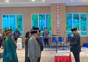 Pelantikan dan pengambilan sumpah janji jabatan penjabat sekretaris daerah dan pejabat pimpinan pratama di lingkungan pemprov papua