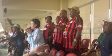 Antusiasme Gubernur Matius Fakhiri Warnai Kemenangan Persipura Jayapura 1-0 atas Persiku Kudus