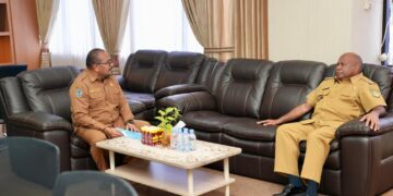 Gubernur Papua Matius Fakhiri Inspeksi Langsung Kegiatan Dinas PUPRKP