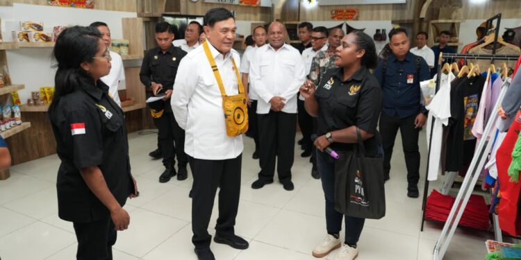 Menko Polhukam Djamari Chaniago Kagumi Kreativitas Pemuda di Papua Youth Creative Hub