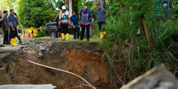 Langsung di Lapangan: Gubernur Papua Tinjau Longsor di Ringroad dan Skyland