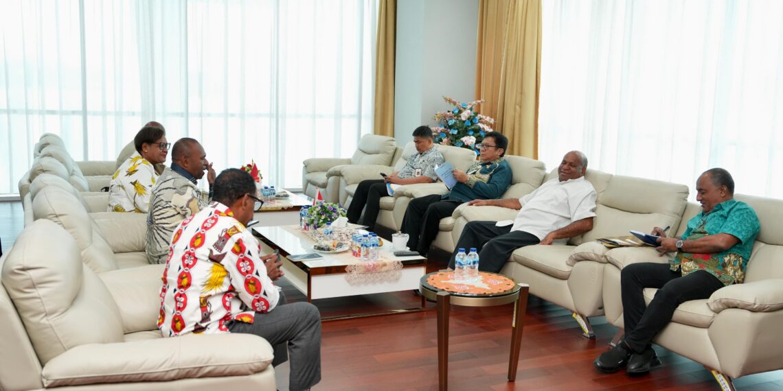 Gubernur Papua dan Bupati Sarmi Bahas Pengembangan Pertanian, Perikanan, dan Industri Lokal