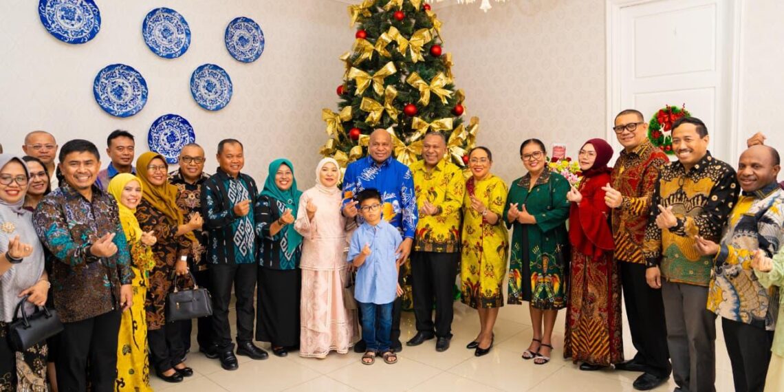 Pererat Tali Silaturahmi, Gubernur Papua Melakukan Safari Natal