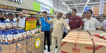 Pastikan Bapok Aman Jelang Nataru, Gubernur Sidak ke Sejumlah Supermarket, Distributor dan Pasar Tradisional
