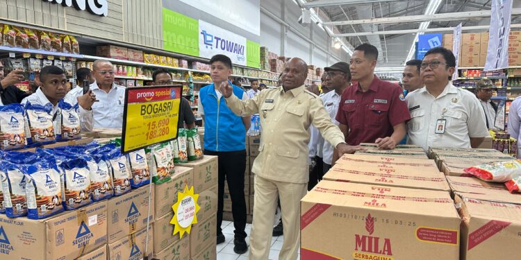 Pastikan Bapok Aman Jelang Nataru, Gubernur Sidak ke Sejumlah Supermarket, Distributor dan Pasar Tradisional